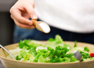 Thực hành chế độ ăn giảm muối nhằm hỗ trợ điều trị tăng huyết áp